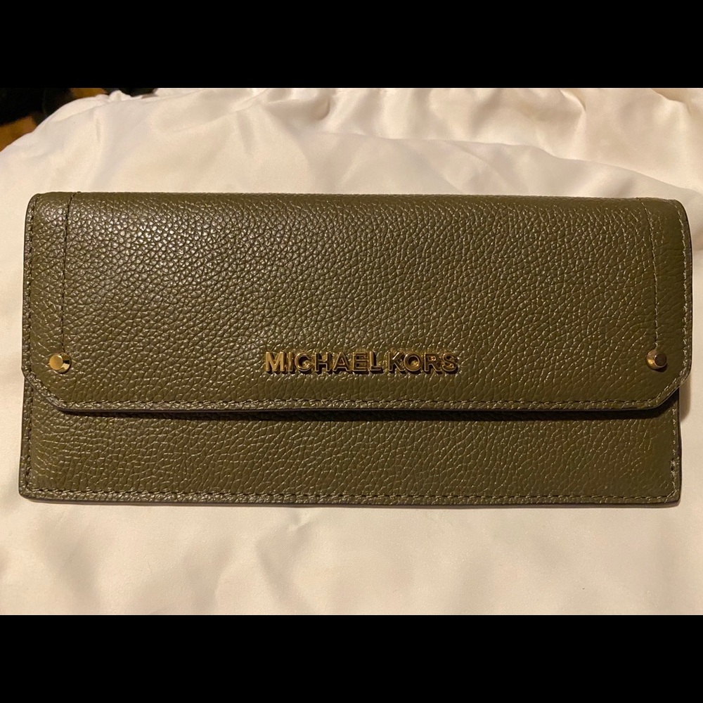 NWT. Michael Kors Flat Wallet
